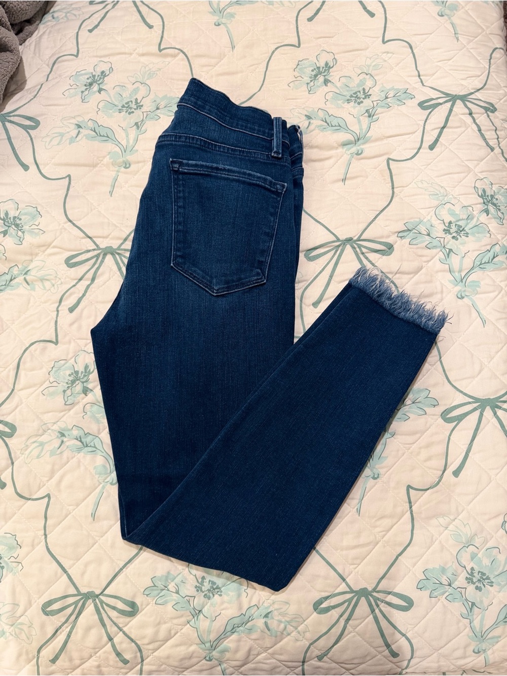 Frame Dark Blue Women's Skinny Jeans with Frayed Hem